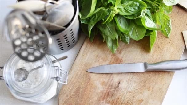 Home cooking utensils — Stock Video