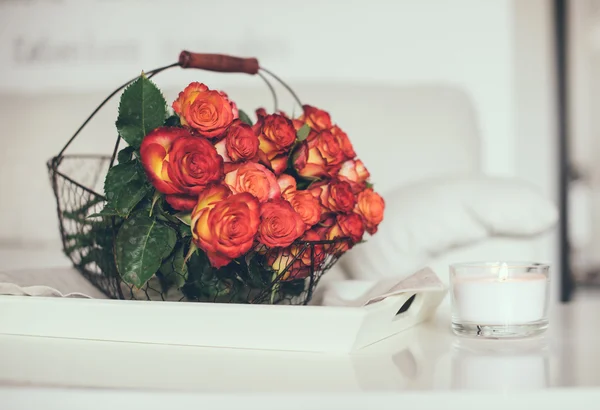 Roses in basket on a table — Stock Photo, Image