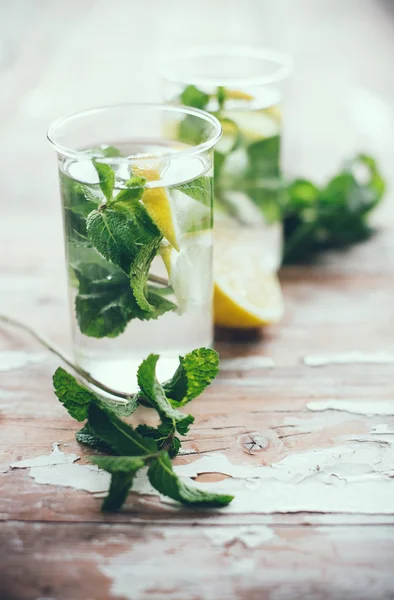 Refreshing summer detox drink — Stock Photo, Image