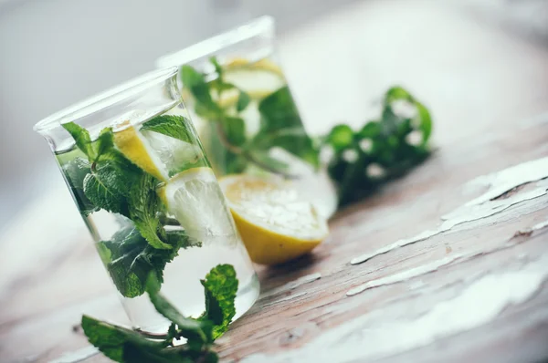 Refreshing summer detox drink — Stock Photo, Image