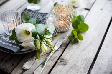 yaz düğün masa dekorasyonu