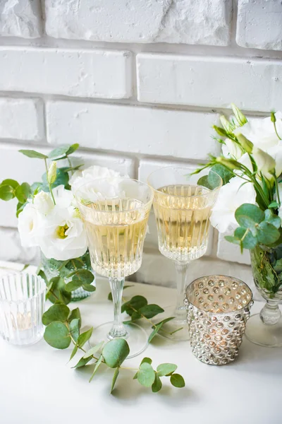 Två vintage glas champagne — Stockfoto