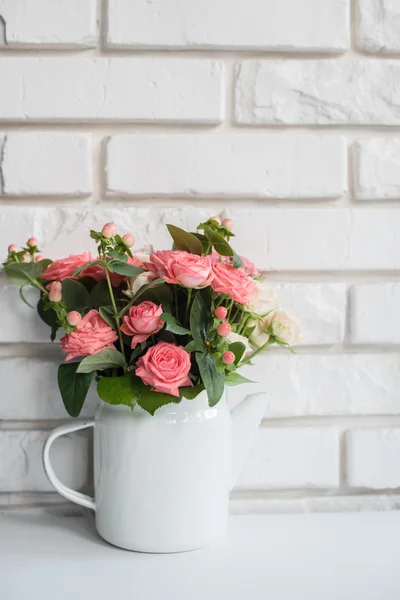 Strauß rosa Rosen — Stockfoto