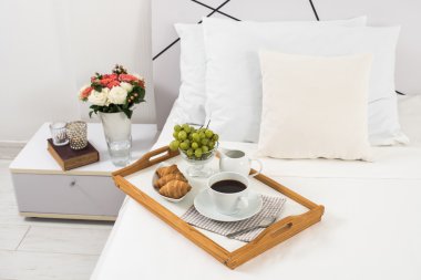 Yatakta kahvaltı.