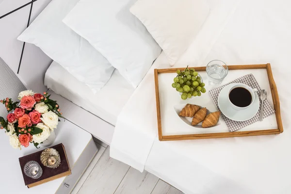 Pequeno-almoço na cama — Fotografia de Stock