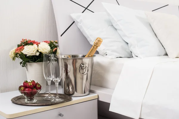 Champagne a letto — Foto Stock