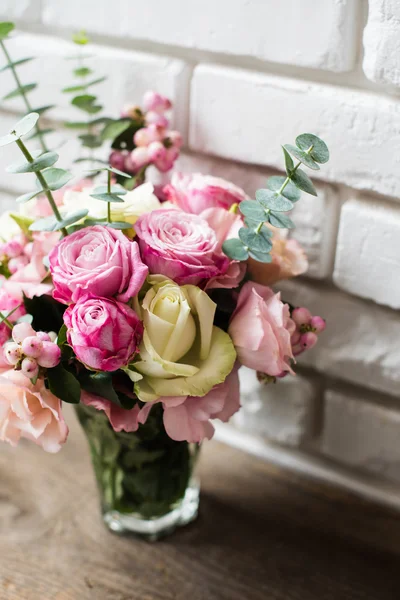 Bouquet of pink and white roses — Stock Photo, Image