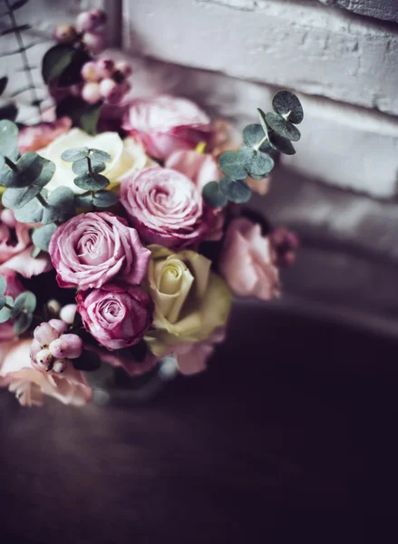 Bouquet of pink and white roses — Stock Photo, Image