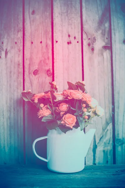 Bouquet of roses in vintage coffee pot — Stock Photo, Image