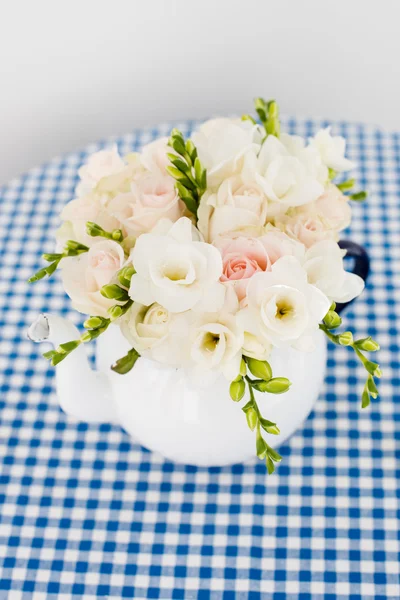 Bouquet of white roses and freesias — 스톡 사진