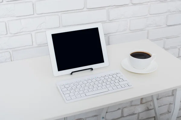 Office tabell med laptop — Stockfoto