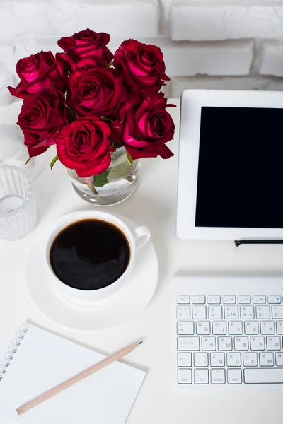 Genç iş kadını çalışma alanı