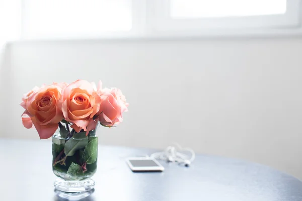 Flowers on a table — Stock Photo, Image