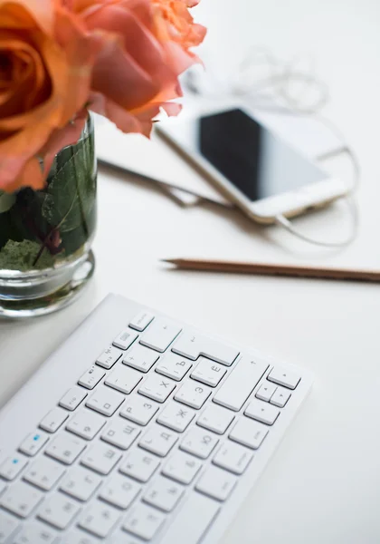 Espacio de trabajo moderno para mujeres — Foto de Stock