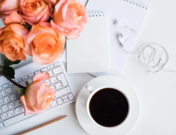 Espacio de trabajo moderno para mujeres — Foto de Stock