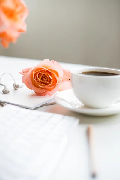 Espacio de trabajo moderno para mujeres —  Fotos de Stock