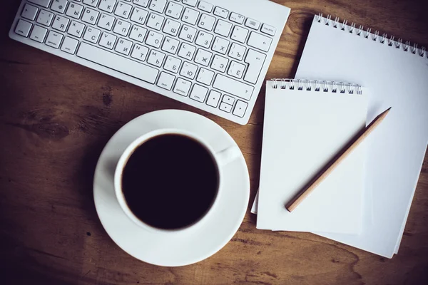 Bürotisch im Hipster-Stil — Stockfoto