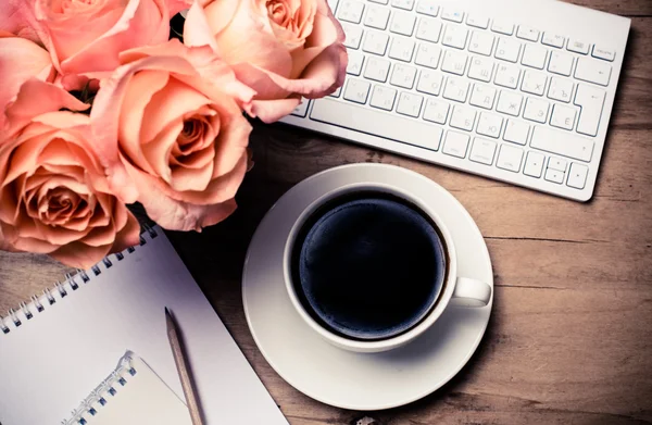 Bürotisch im Hipster-Stil — Stockfoto