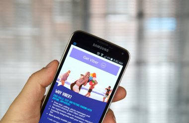 Bir cep telefonuyla viber mobil uygulaması.