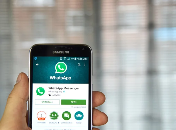 Application mobile Whatsapp sur un téléphone portable . — Photo