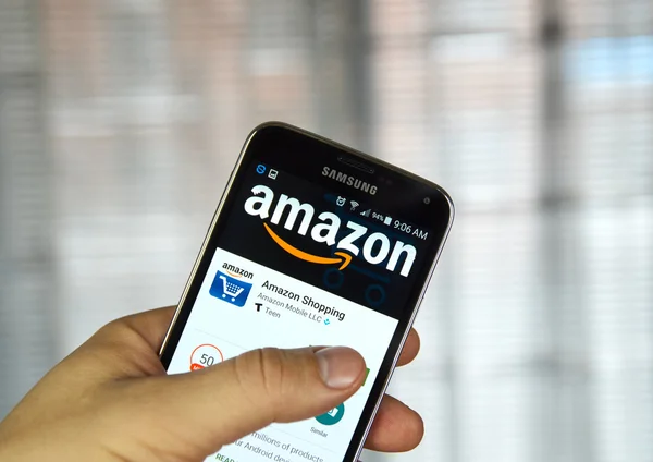 Amazon app on a cell phone. — Stock Photo, Image