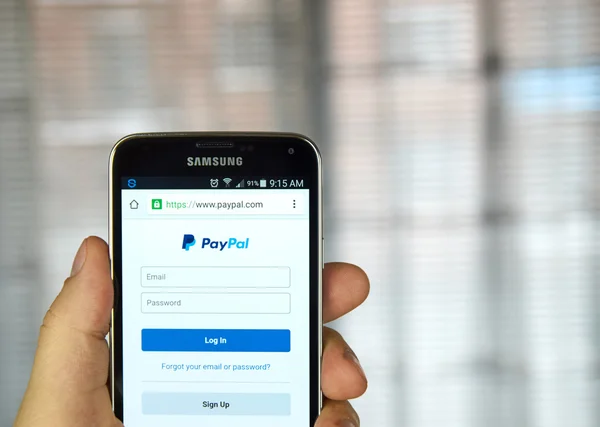 PayPal na telefon komórkowy. — Zdjęcie stockowe