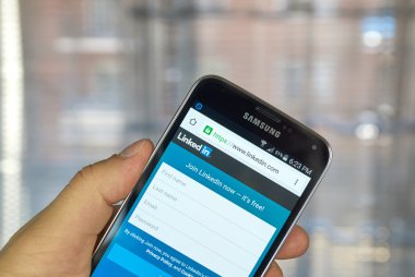 LinkedIn uygulama android smartphone cep telefonu ile