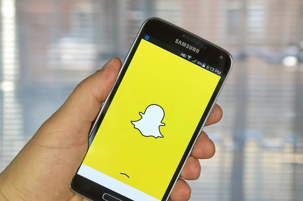 Aplicación Snapchat en smartphone Android —  Fotos de Stock