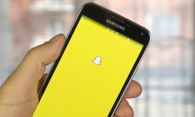 Bir cep telefonu üzerinde Snapchat uygulaması.
