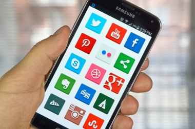 Bir ekranda Sosyal Medya simgeler.