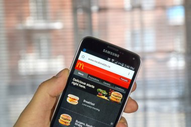 McDonald's site bir cep telefonu.
