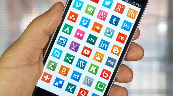 Bir ekranda Sosyal Medya simgeler.