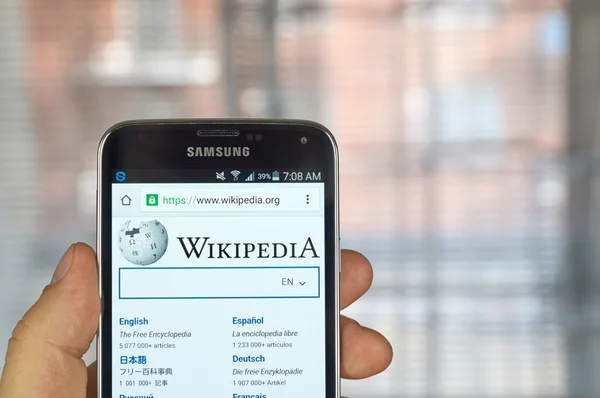 Wikipedia mobile App. — Stockfoto