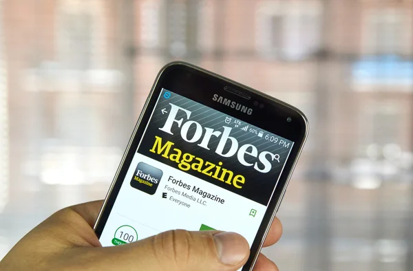 Журнал Forbes app — стокове фото