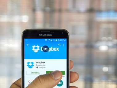  Dropbox uygulama bir cep telefonu