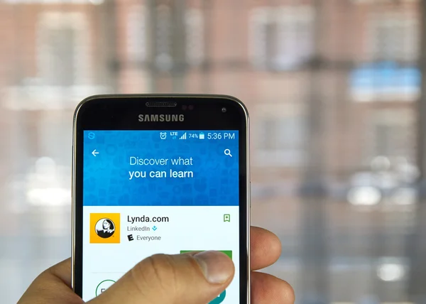 Lynda.com uygulama üstünde android aygıt — Stok fotoğraf