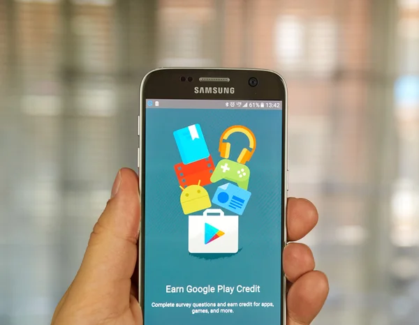 Google Play gift card in a hand – Stock Editorial Photo © dennizn #254479294