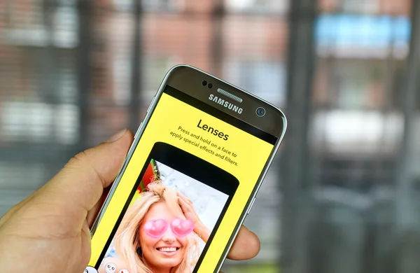 Lentes Snapchat en el teléfono celular —  Fotos de Stock