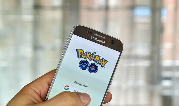 Pokemon Go on Samsung s7 screen.