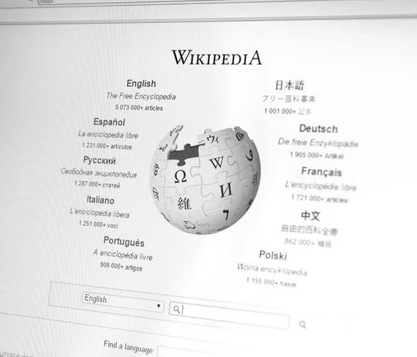 Wikipedia-Startseite und Logo. — Stockfoto