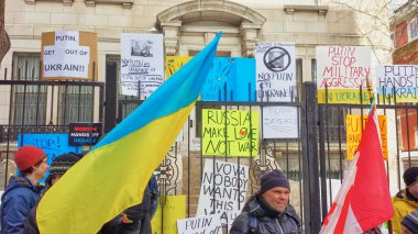 Ukrayna-Montrealers Rus Konsolosluğu önünde protesto. Montreal, Qc, Mart 2014.