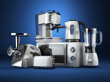 Mutfak aletleri. Blender, ekmek kızartma makinesi, kahve makinesi, et ginde
