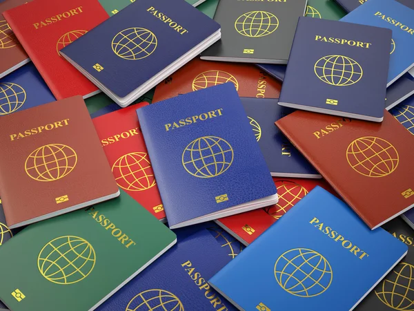 Pasaportes, diferentes tipos. Turismo de viaje o concepto de costumbres bac —  Fotos de Stock