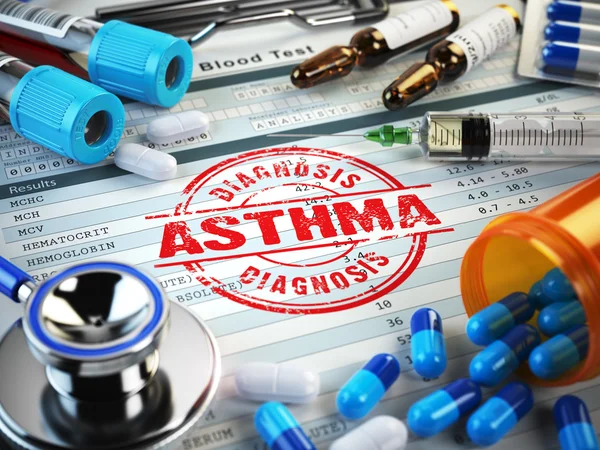 Diagnóstico de asma. Carimbo, estetoscópio, seringa, análise ao sangue e pi — Fotografia de Stock
