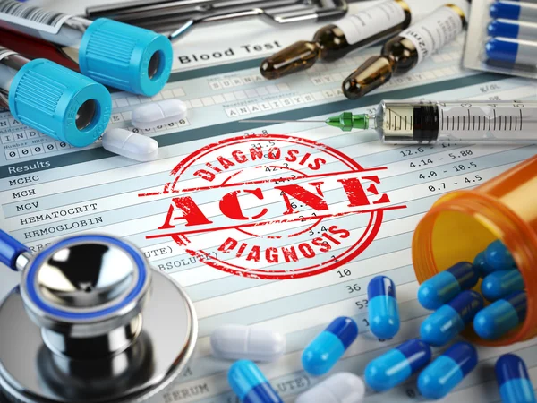 Akne-Diagnose. Stempel, Stethoskop, Spritze, Bluttest und Pillen — Stockfoto