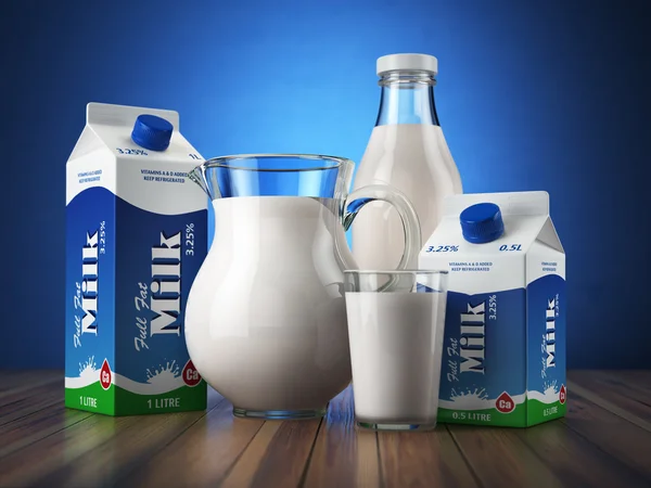 Mléko. Skleněná konvice, sklo, lahvičce a krabičce balíčky s mlékem. — Stock fotografie