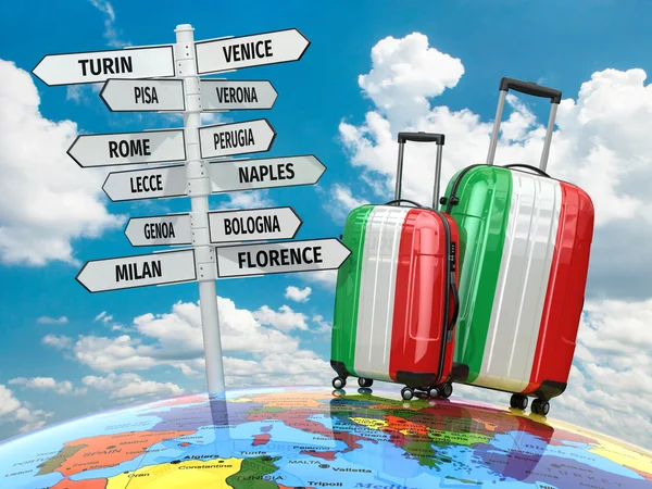 Cestovní koncept. kufry a rozcestník co navštívit v Itálii. — Stock fotografie