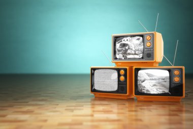 Vintage televizyon kavramı. Retro tv yığını üzerinde yeşil backg ayarla