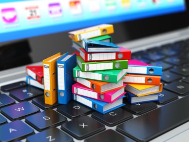 Veritabanı veya arşiv kavramı. Veri depolama. Laptop ve dosya kabin