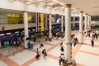 Uluslararası Phuket havaalanında ki alana check-in.